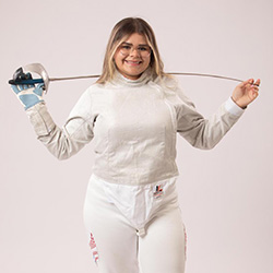 A photo of Sophia A. Báez Feliciano holding a fencing sword.